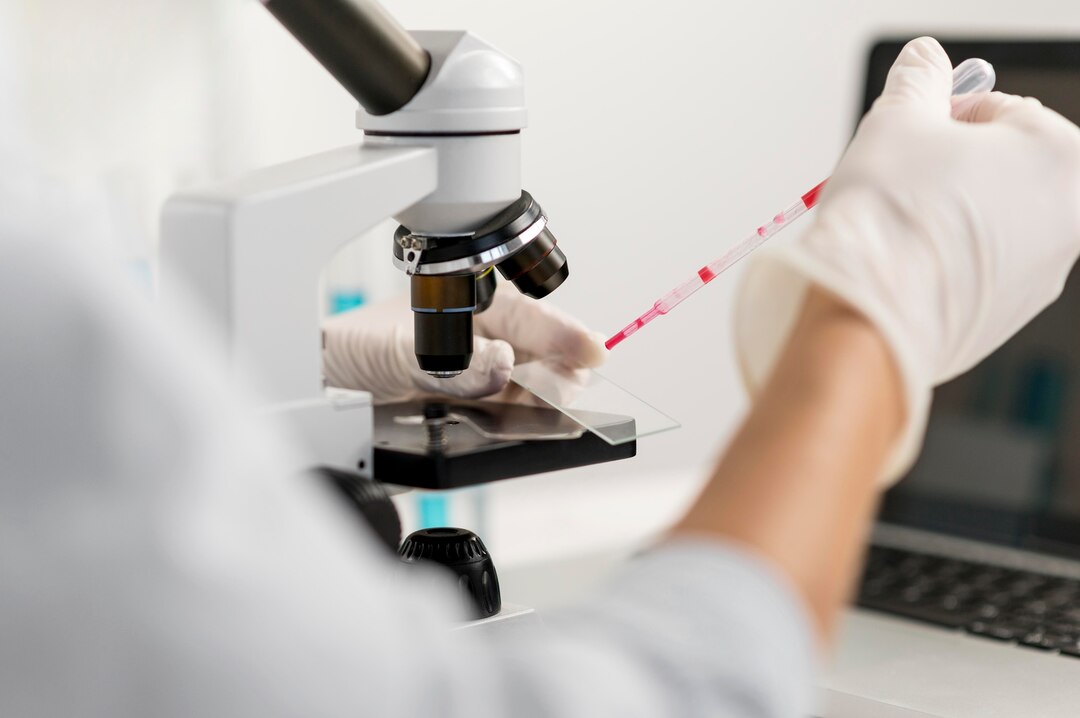 researcher-female-lab_23-2148824212.jpg